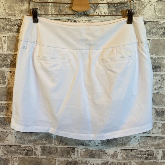 Adidas skort. Size L. White. Pockets. Shorts underneath. - Picture 7 of 15